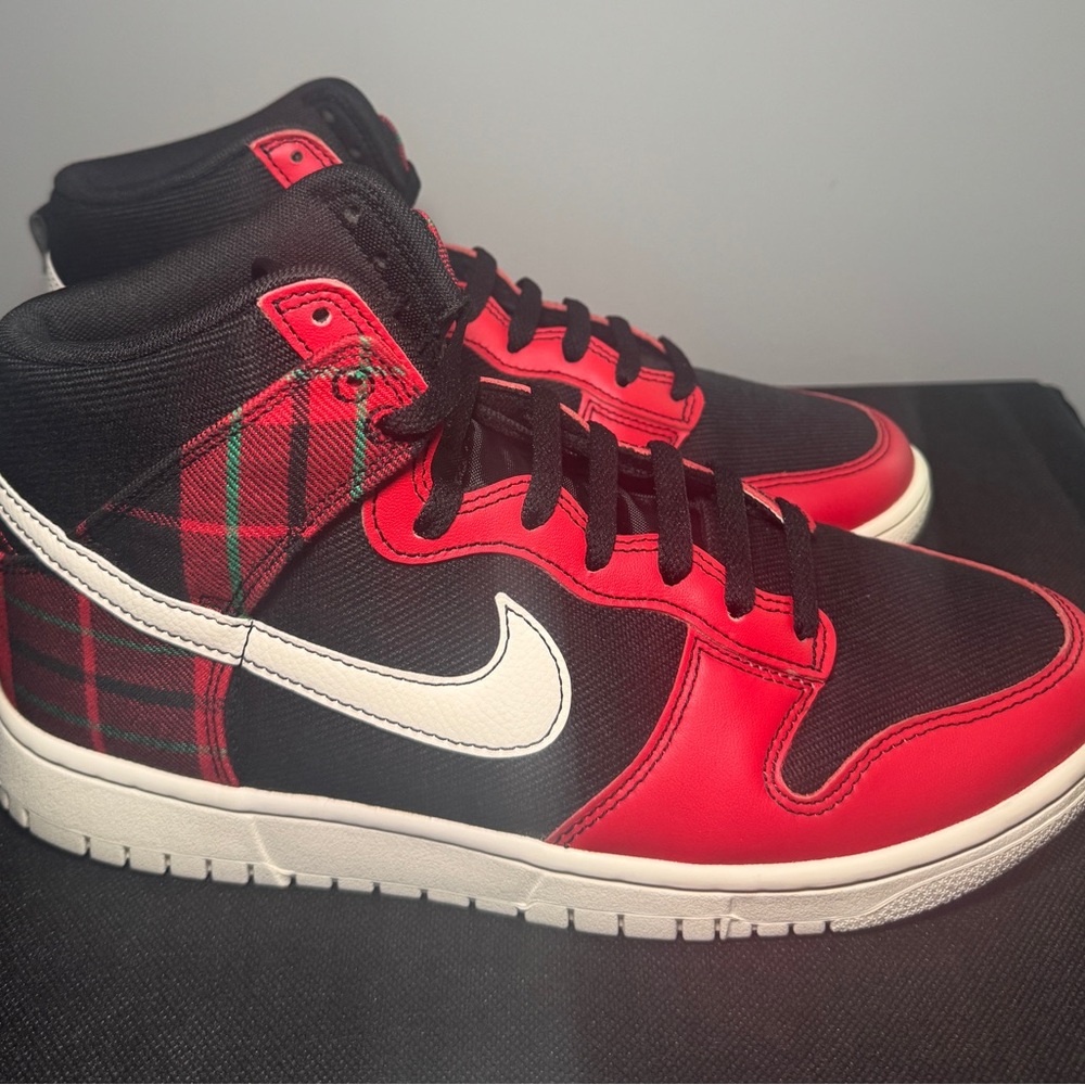 Nike Dunk SE High Tartan Plaid Red/Black Men's Size 9 DV0828-001 CLEAN